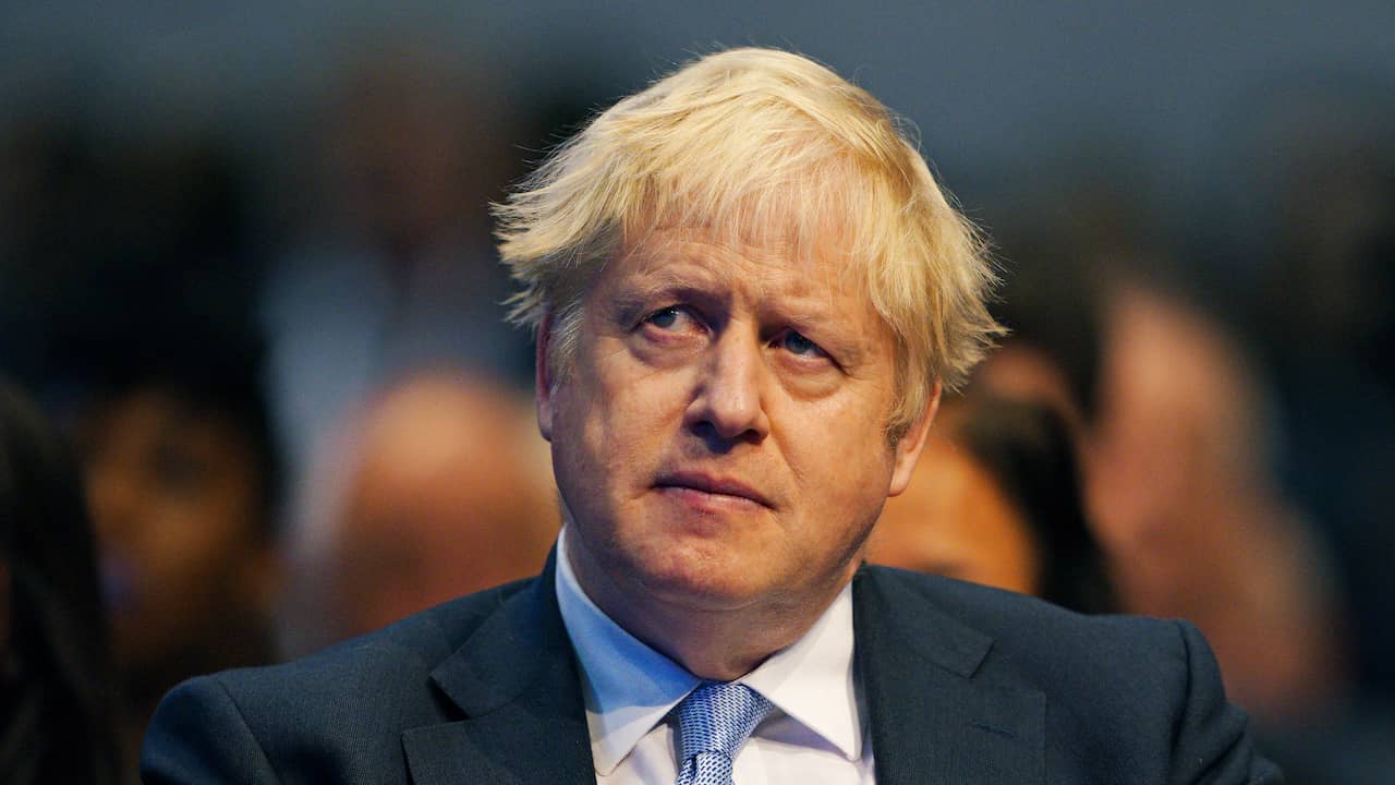 Beeld uit video: Kritiek op Britse corona-aanpak: dit deed Johnson