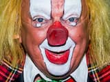 Ook Bassie, de bekendste clown van Nederland, roept de enge clowns te stoppen met "dit achterlijke gedoe. Aan deze mensen zit geen steekje los, die liggen gewoon helemaal open”, stelt Bas van Toor.