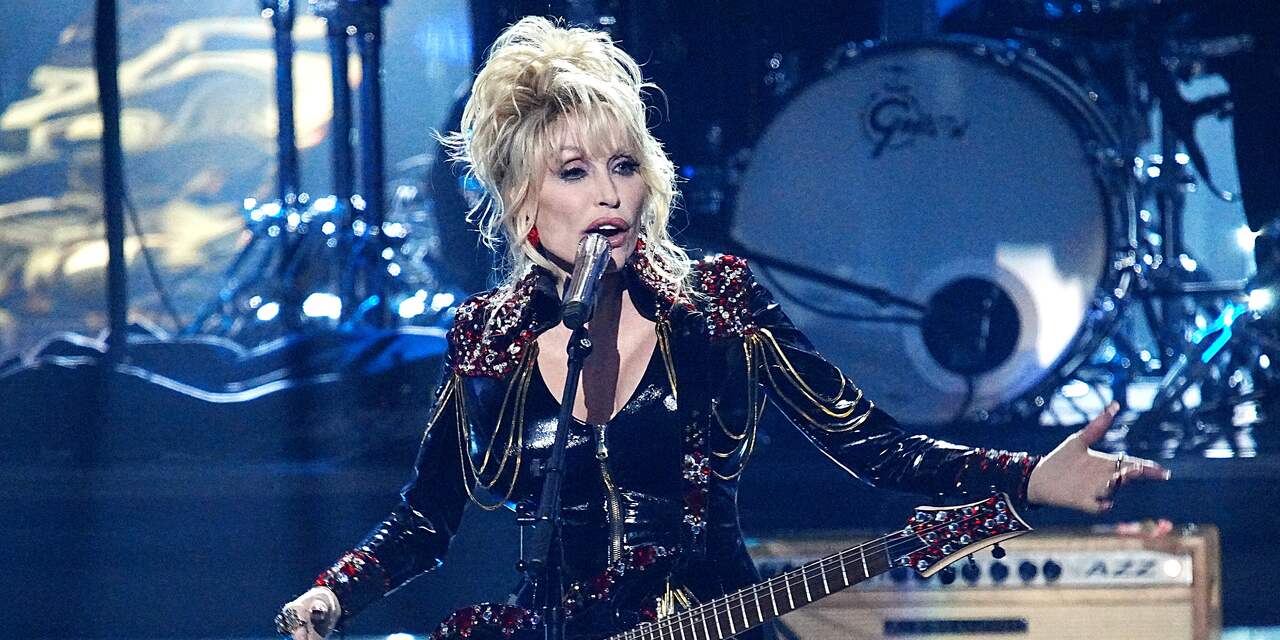 Elvis wilde een nummer van haar hebben: de verhalen achter de hits van Dolly Parton