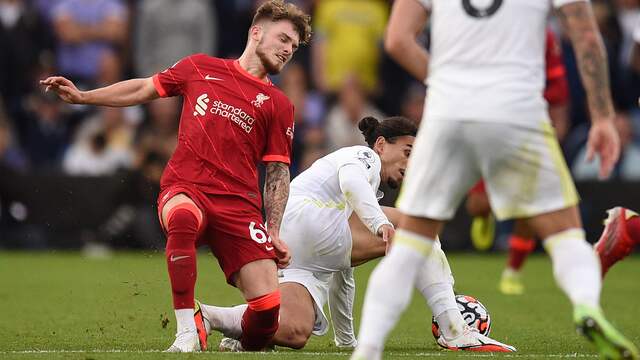 De tackle van Pascal Struijk waarbij Harvey Elliott zwaar geblesseerd raakte.