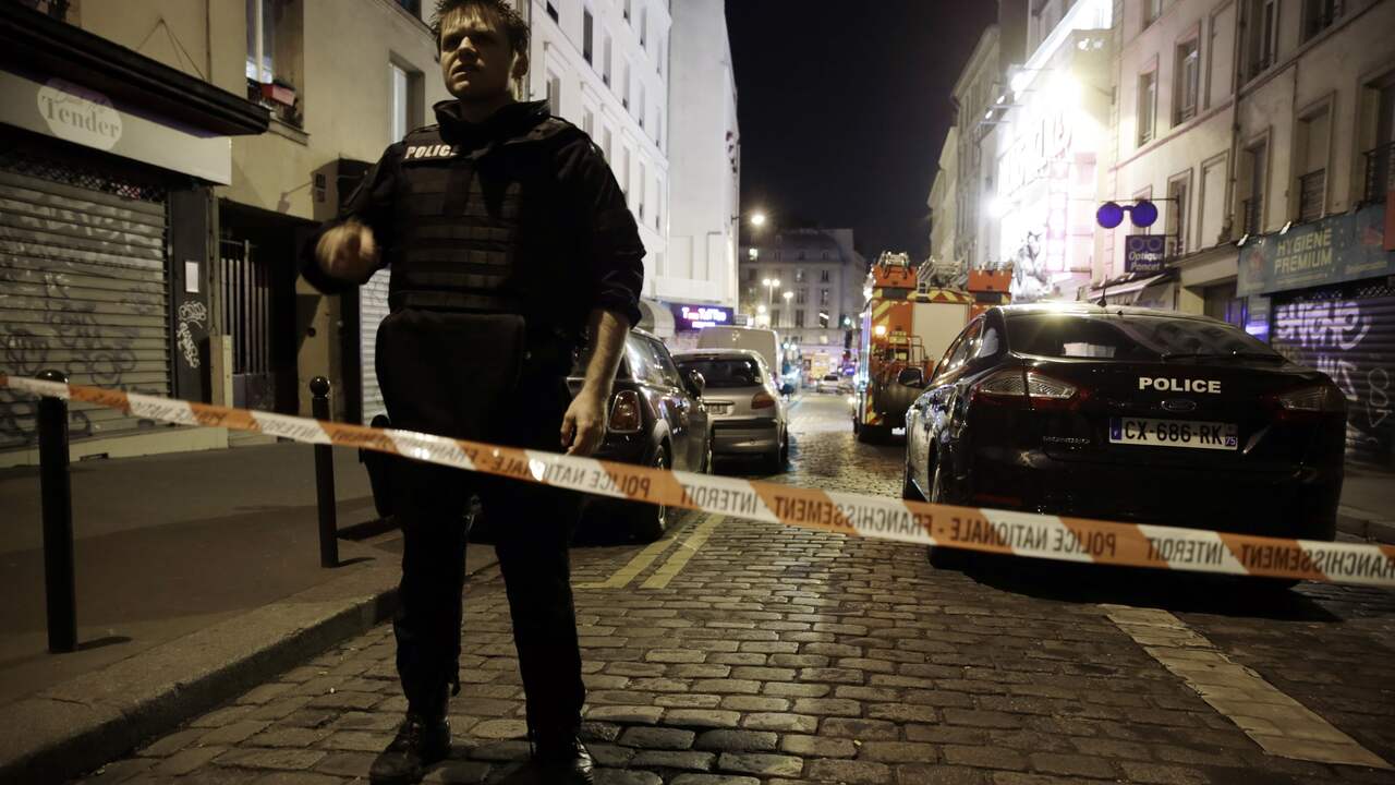 Veel politie op straat na schietpartijen en explosies Parijs