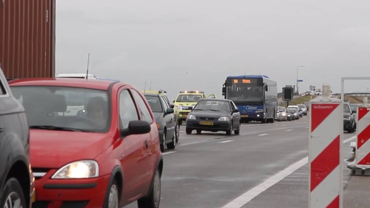 Afsluitdijk in beide richtingen afgesloten door storing
