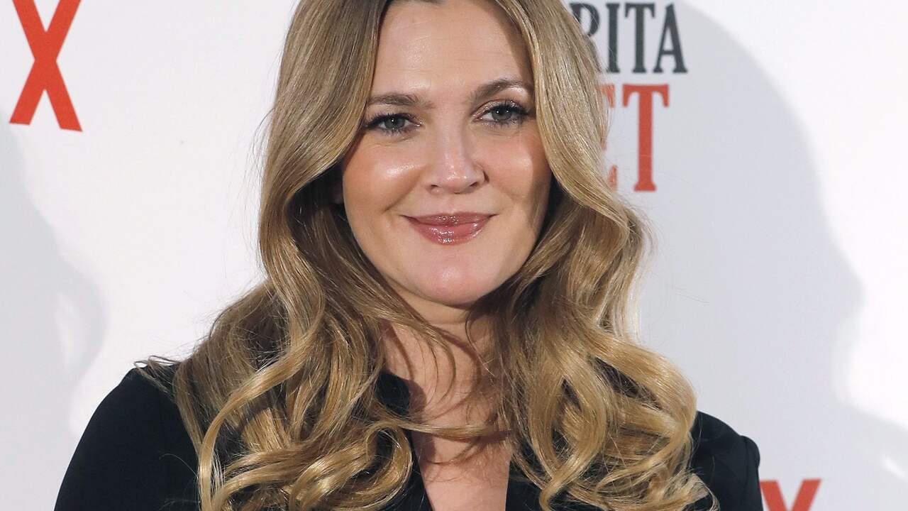 Drew Barrymore stopte met datingapps omdat niemand reageerde | Achterklap |  NU.nl