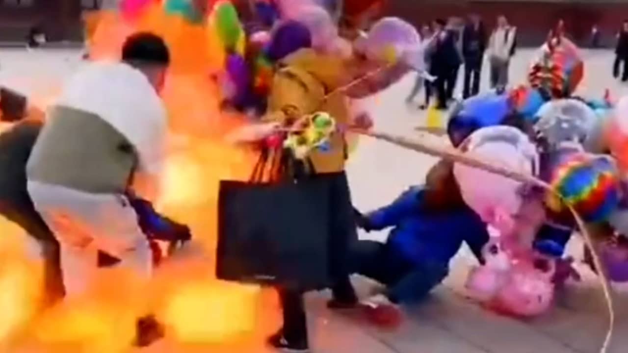 Beeld uit video: Ruzie tussen ballonnenverkopers eindigt met enorme vuurbal