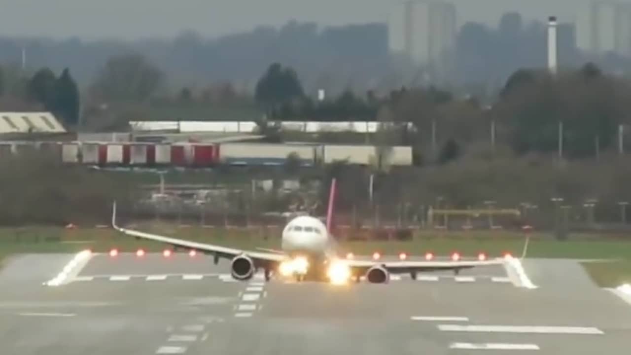 Piloten vechten tegen storm Ciara tijdens landing op Birmingham