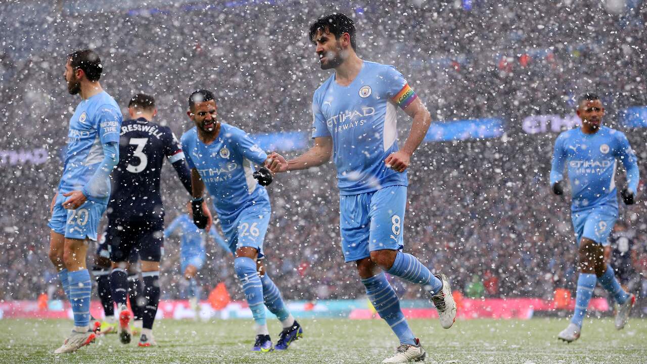 Manchester City won in winterse omstandigheden van West Ham United.