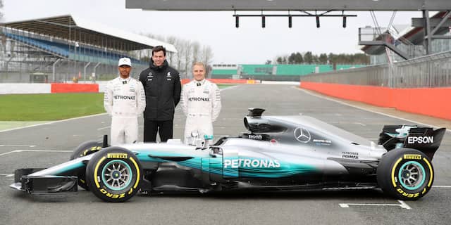 Mercedes met kleinere haaienvin in nieuw Formule 1-seizoen ...