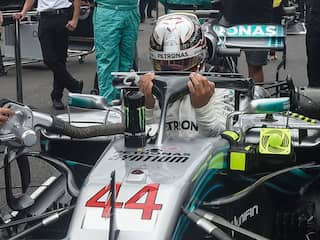 Hamilton wil Mercedes dolgraag aan vijfde constructeurstitel op rij helpen