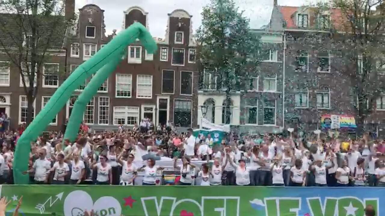 Beeld uit video: Duizenden toeschouwers bij Canal Pride Amsterdam