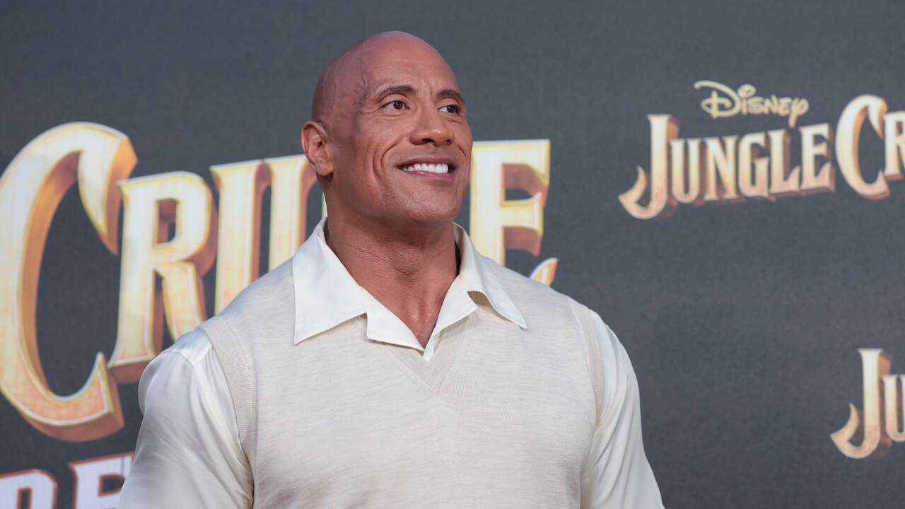 Dwayne Johnson gebruikt enkel rubberen pistolen na incident op filmset Rust  | Films & Series | NU.nl