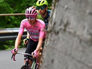 Pogacar neemt rustdag in bergrit Giro, Hoogerland schreeuwt Italiaan naar zege