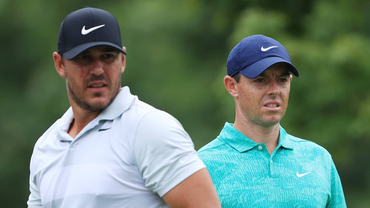 Rory McIlroy (a destra) accanto a Brooks Koepka.