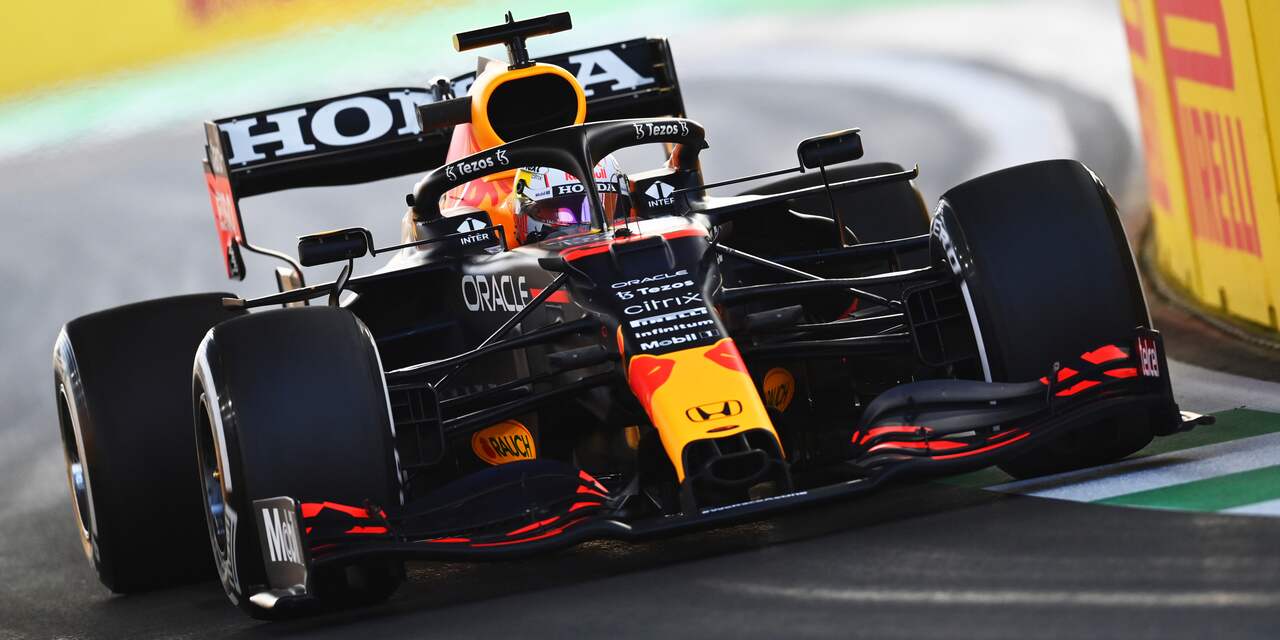Hamilton klokt snelste tijd in Djedda, ook Verstappen snel op nieuw circuit