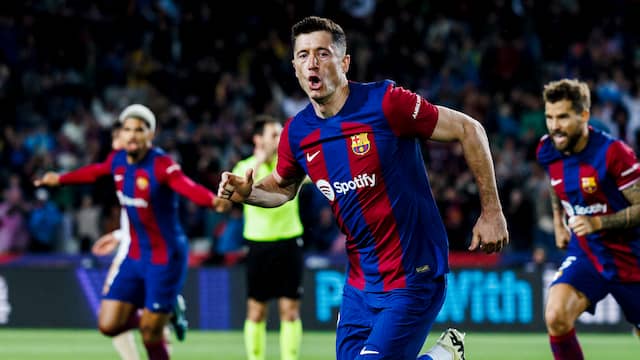 Samenvatting: Lewandowski helpt FC Barcelona met hattrick langs Valencia (4-2)