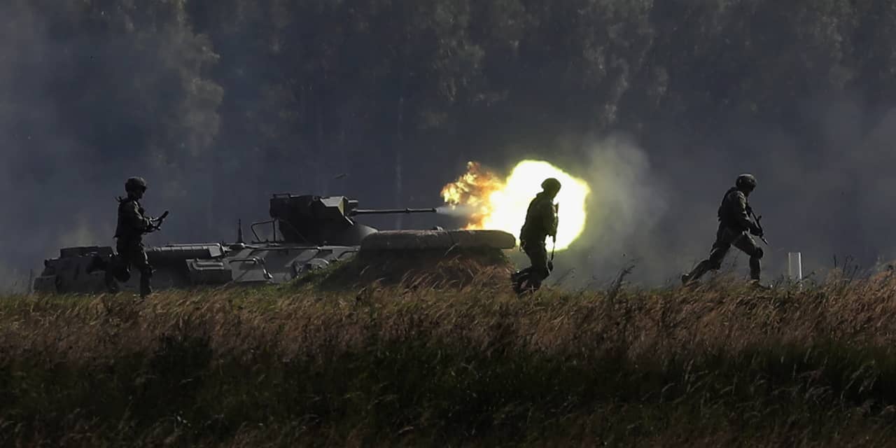 Rusland stuurt tienduizend militairen bij Oekraïense grens terug naar bases