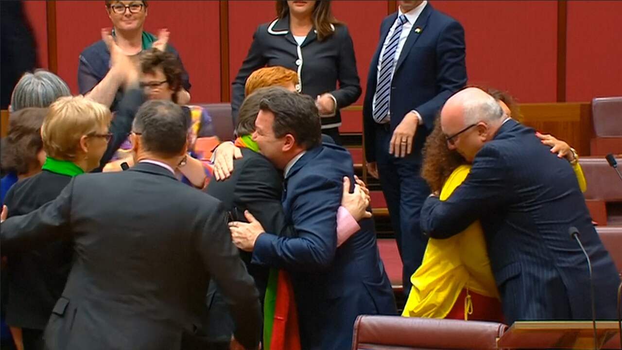 Australische senaat viert aannemen wet voor homohuwelijk