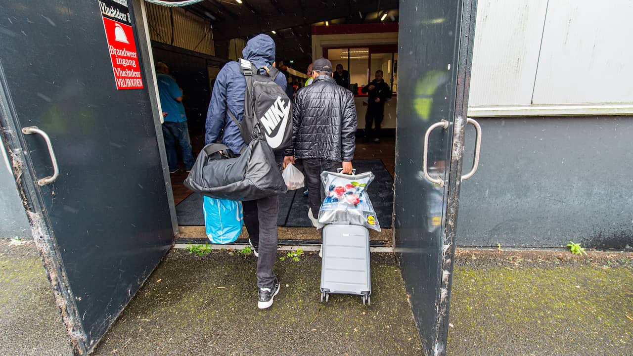 Temporarily 400 much more asylum seekers obtained in Zeelandhallen |  NOW