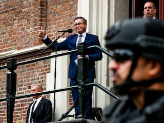 Ondergedoken burgemeester Haarlem bij manifestatie tegen bedreigingen