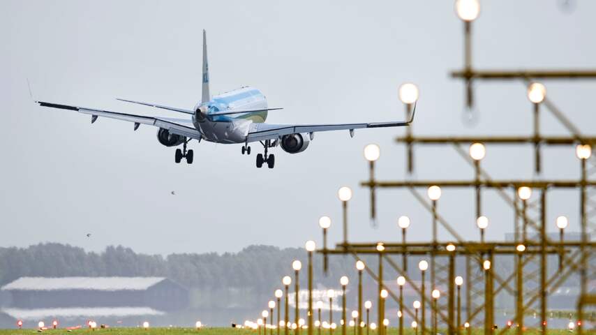 KLM annuleert maandag 72 vluchten op Schiphol om zware windstoten