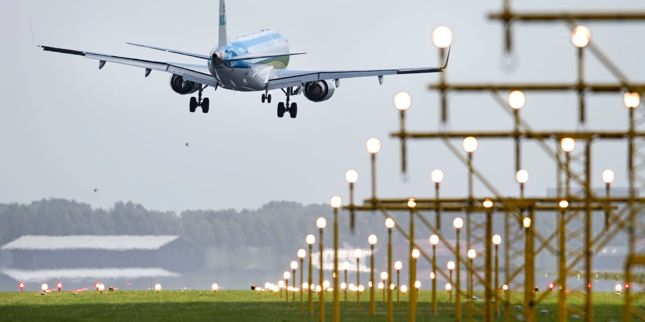 KLM annuleert maandag 72 vluchten op Schiphol om zware windstoten