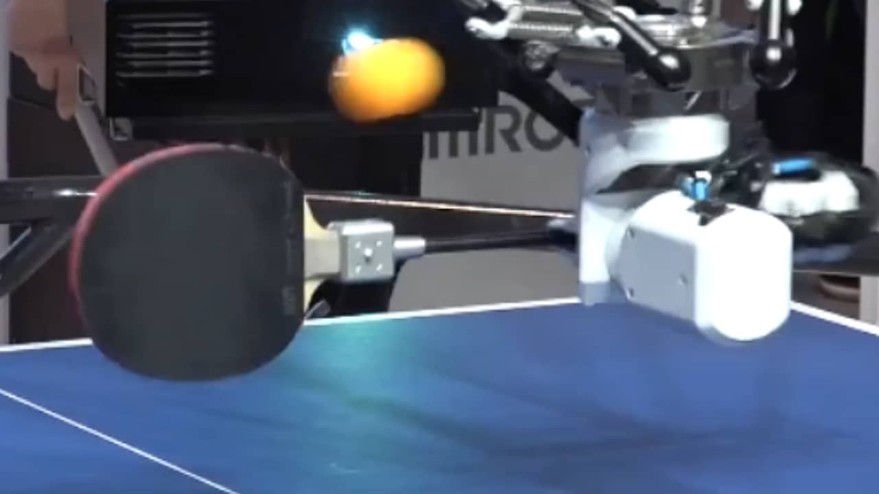 Beeld uit video: Tafeltennisrobot slaat met behulp van vijf camera's iedere bal terug