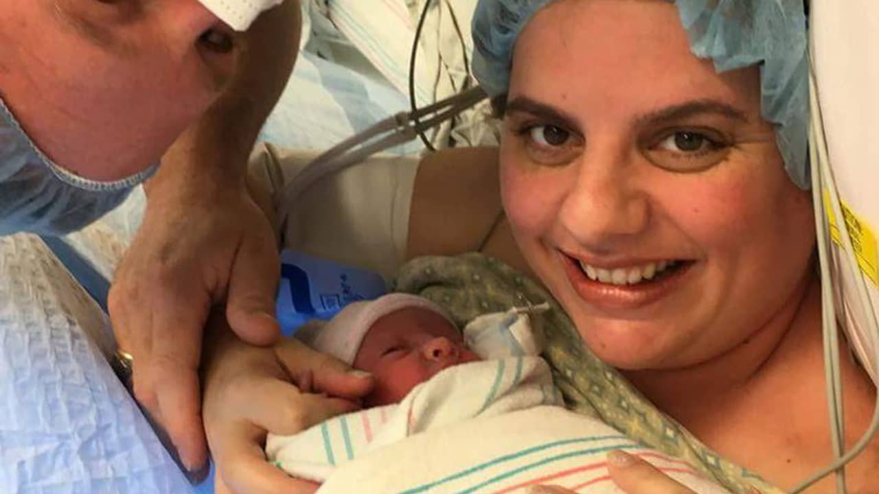 Beeld uit video: Deze baby werd twee keer geboren