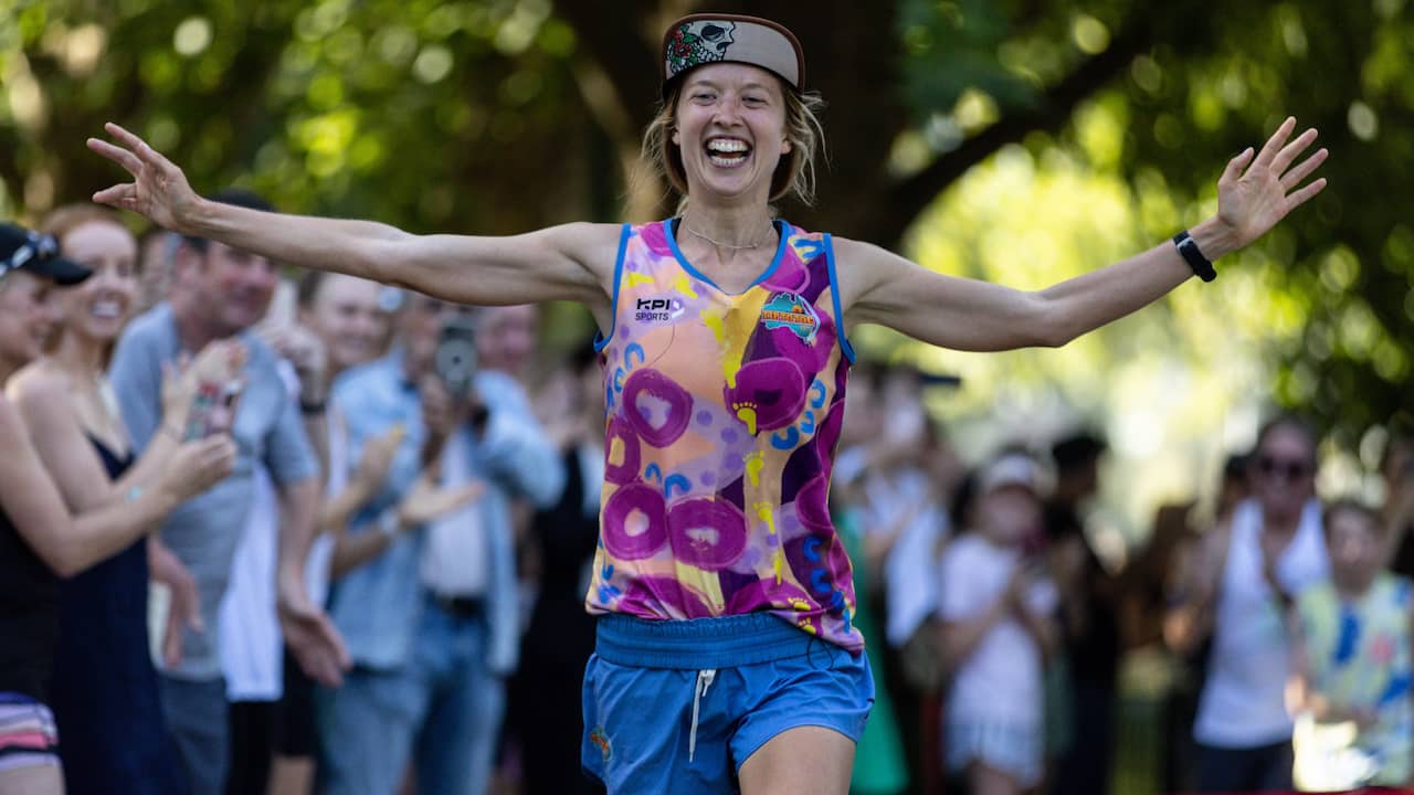Donna corre attraverso l’Australia correndo una maratona per 150 giorni di fila |  Speciale