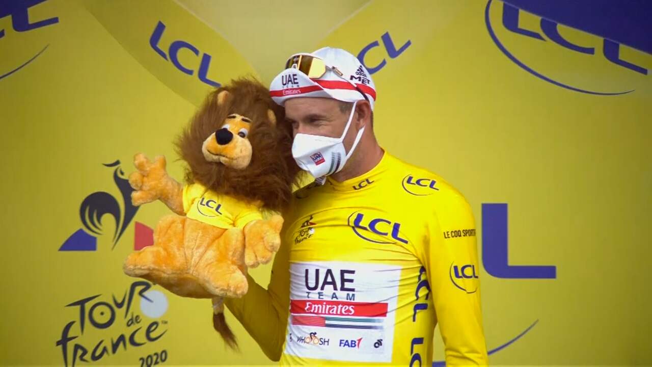 Beeld uit video: Kristoff wint kletsnatte openingsetappe Tour de France