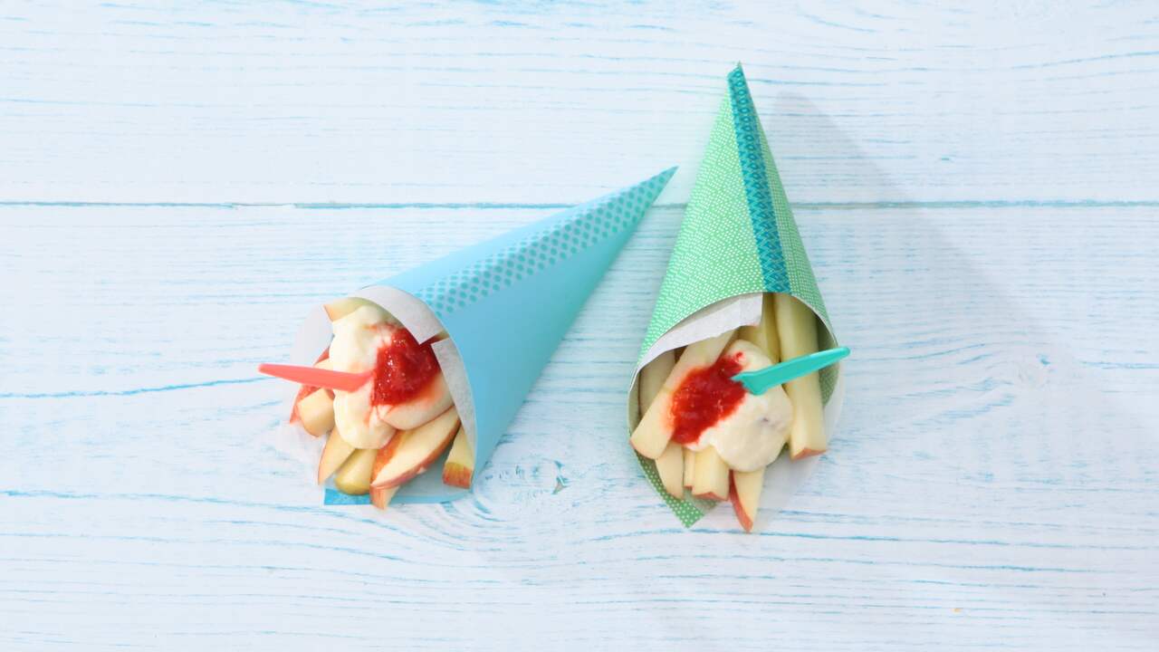 Appelfrietjes met yoghurtmayo en aardbeienketchup