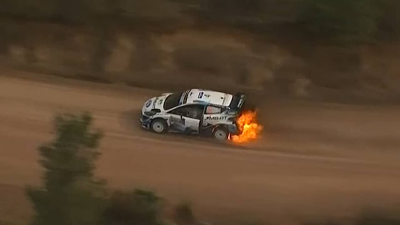 Auto Finse coureur Lappi vat vlam op finish Rally van Mexico