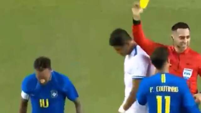 Neymar krijgt geel voor schwalbe in oefenwedstrijd tegen El Salvador