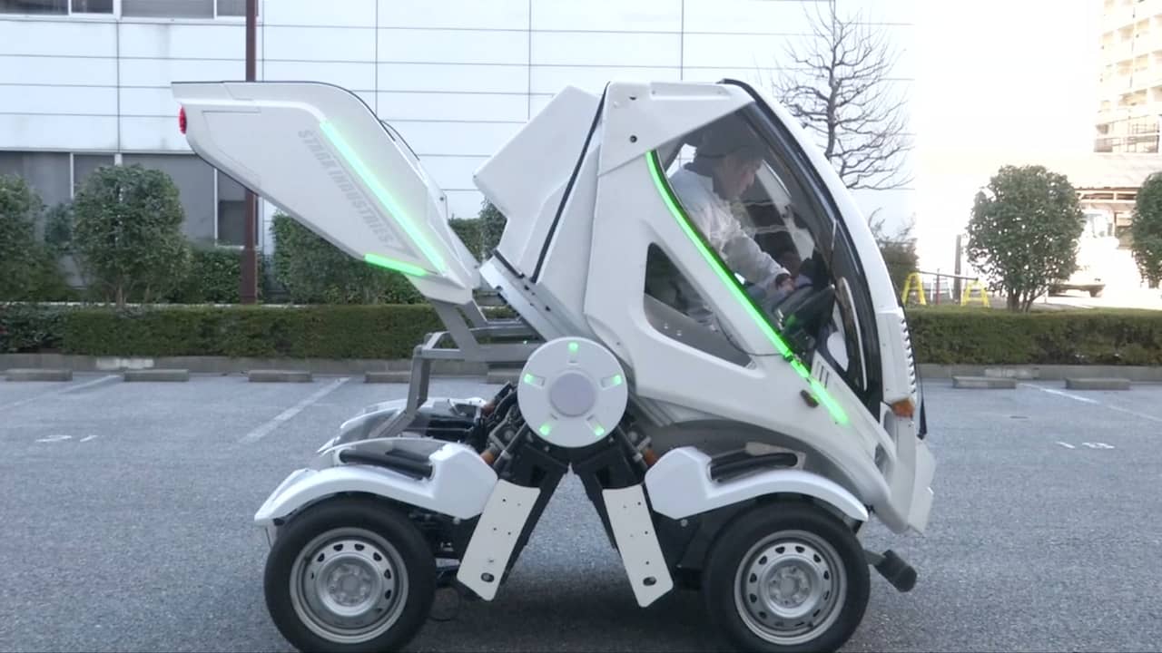Beeld uit video: Japanse auto kan kleiner worden tijdens parkeren