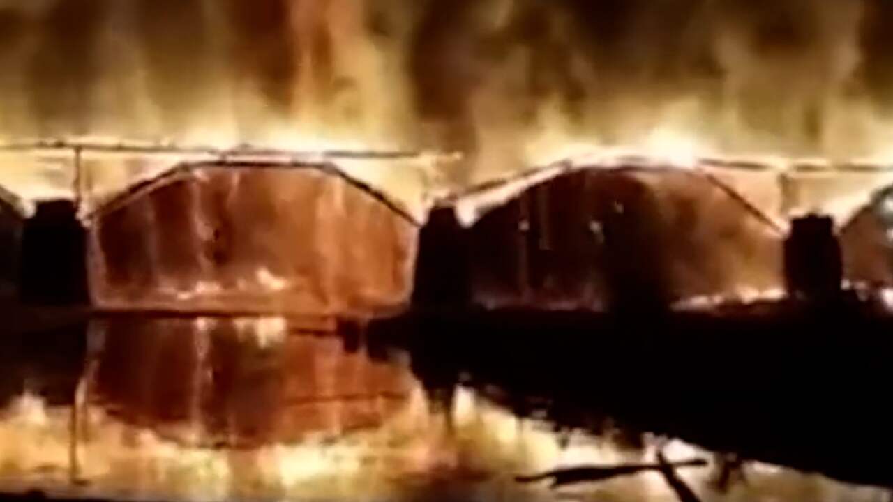 Beeld uit video: Langste houten brug in China brandt af