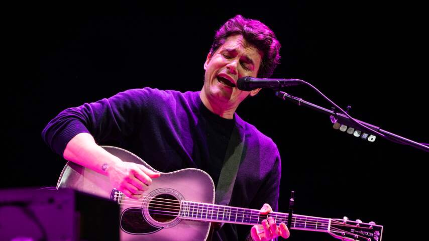 John Mayer heeft blessure aan wijsvinger en traint andere vingers voor …