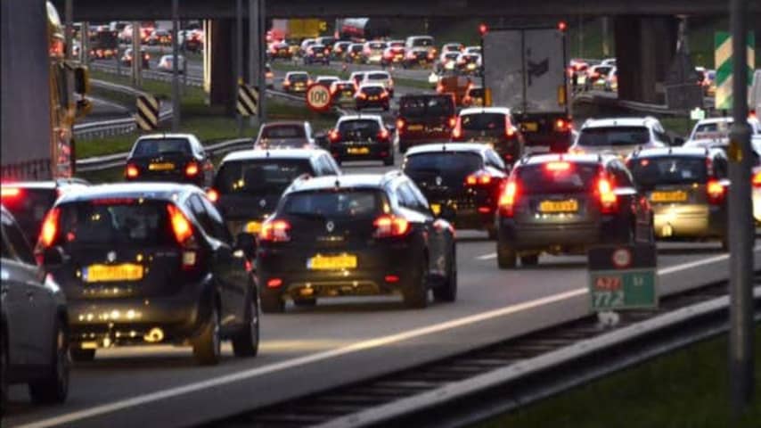 Enige tijd verkeersproblemen op A12 richting Utrecht door meerdere ongelukken