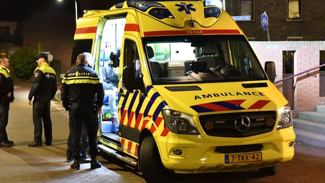 Twee fietsers omgekomen na botsing met auto in Limburgs Grashoek. Twee fietsers omgekomen na botsing met auto in Limburgs Grashoek.