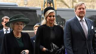 Koningspaar herdenkt prins Philip in Westminster Abbey
