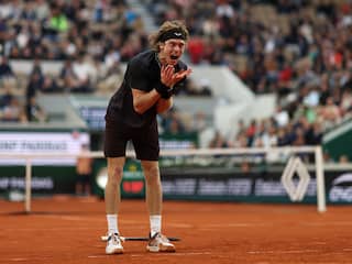 Gefrustreerde Rublev verrassend exit op Roland Garros, Swiatek dendert door