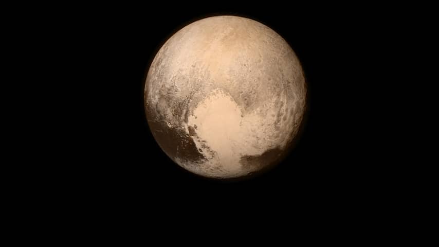 Astronomen zijn erachter waarom Pluto een 'hart' op het oppervlak heeft