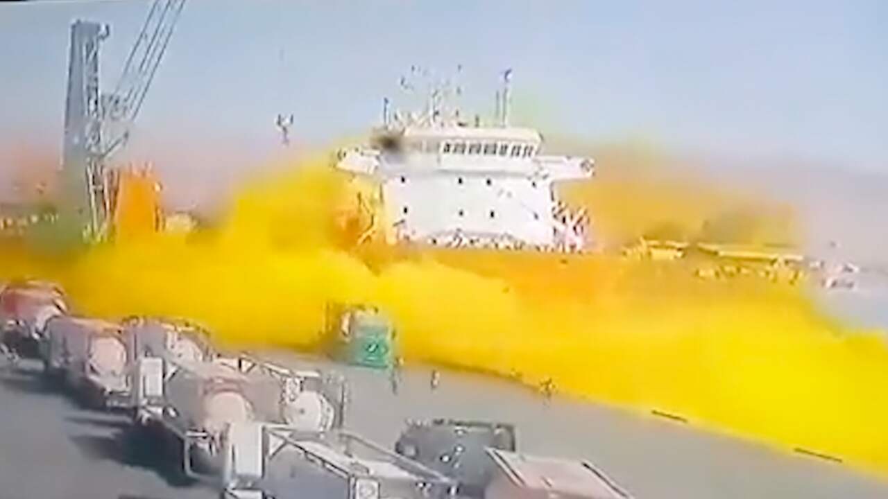 Beeld uit video: Kraan laat tank met giftig gas vallen in Jordanië
