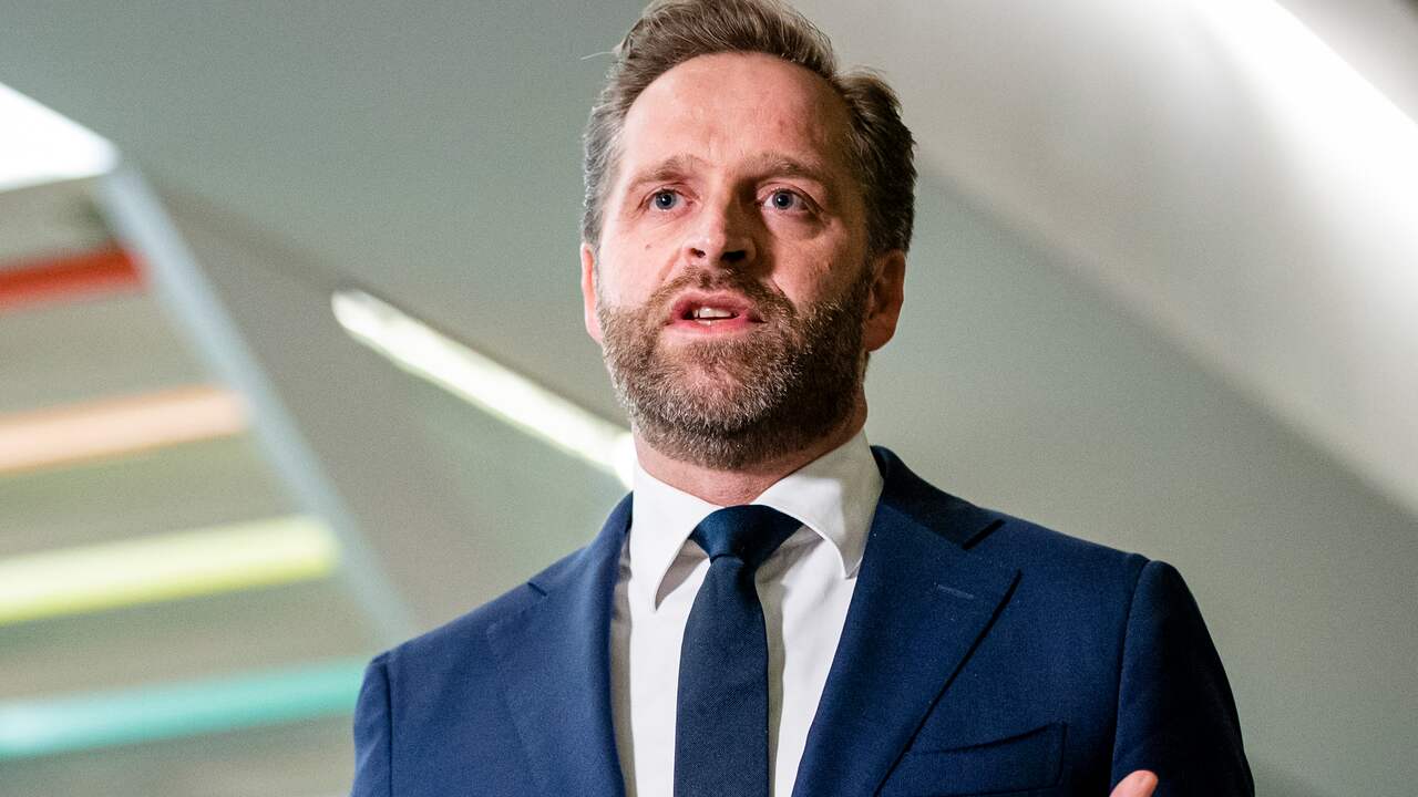 Beeld uit video: De Jonge: 'Kinderen krijgen tweede helft januari vaccinatie-uitnodiging'