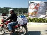 Chinese vader na jarenlange zoektocht op motor herenigd met ontvoerde zoon