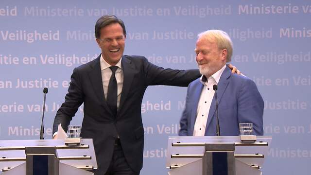 Op 9 maart 2020 kondigt premier Mark Rutte aan dat handen schudden tijdelijk tot het verleden behoort, iets wat hij zelf per ongeluk na de persconferentie doet.