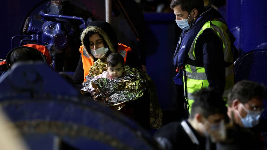Recordaantal vluchtelingen steekt Het Kanaal over naar Verenigd Koninkrijk