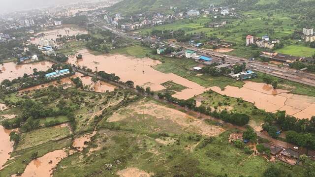 Bewoonde gebieden staan onder water door aanhoudende regenval in Maharashtra.