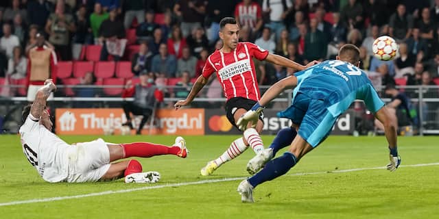 PSV heeft nog kwartier om te scoren tegen tiental Benfica ...