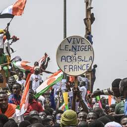 Frankrijk trekt troepen en ambassadeur terug uit Niger na staatsgreep