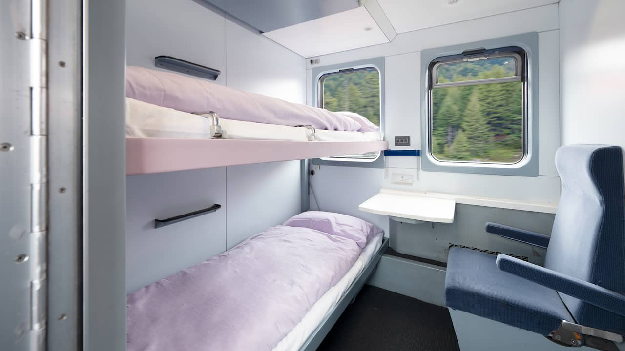 “Sleeper Train from Amsterdam to Berlin Resumes Operation after 7 Years”