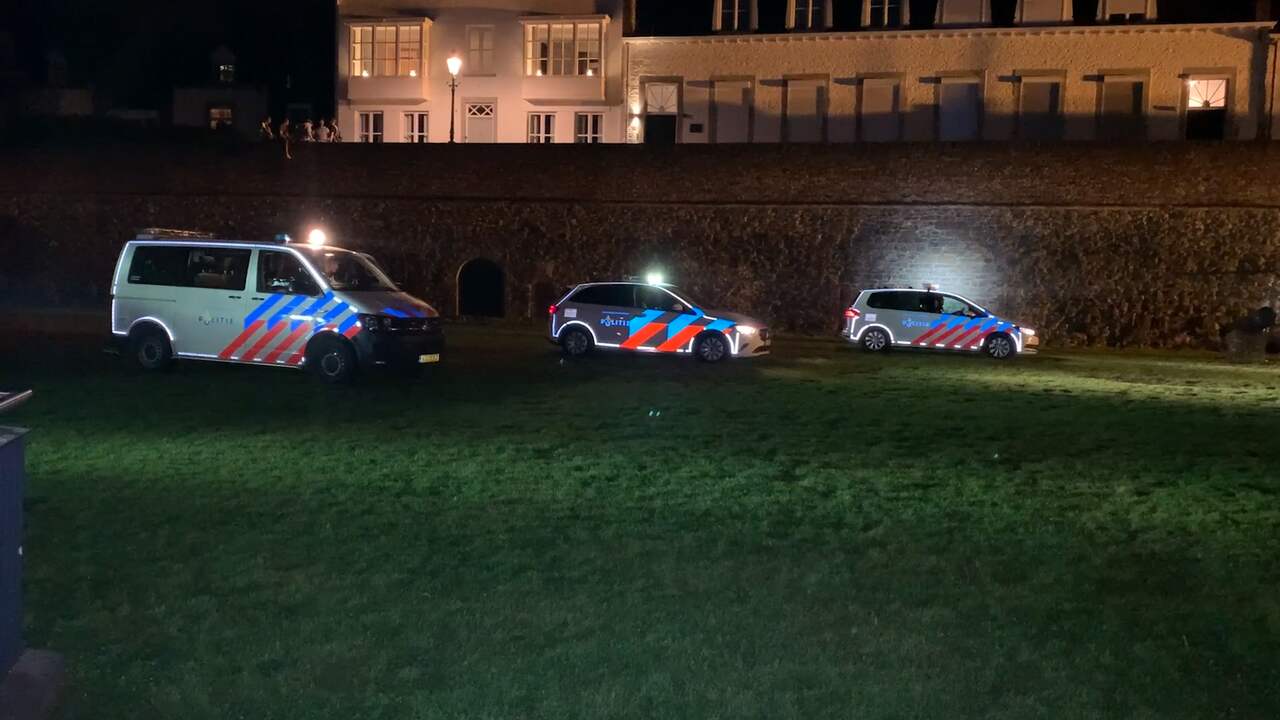 Beeld uit video: Politie ontruimt stadspark Maastricht vanwege drukte