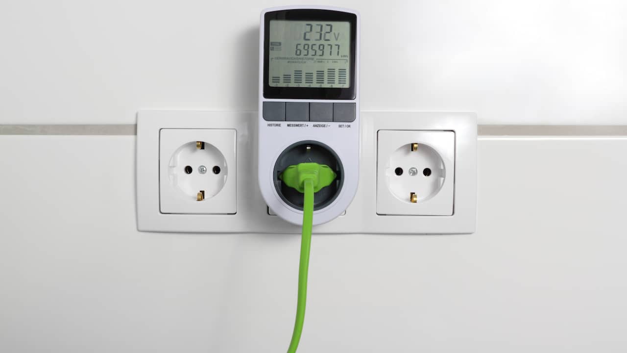 How to Detect and Save Money on Standby Consumption with an Energy Meter